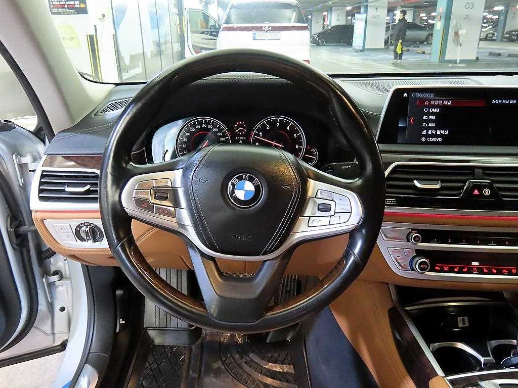 BMW 7 Series - Vista 8