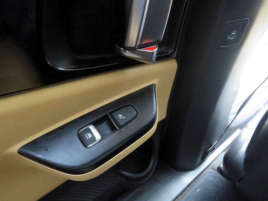 KIA Carnival - Vista 9