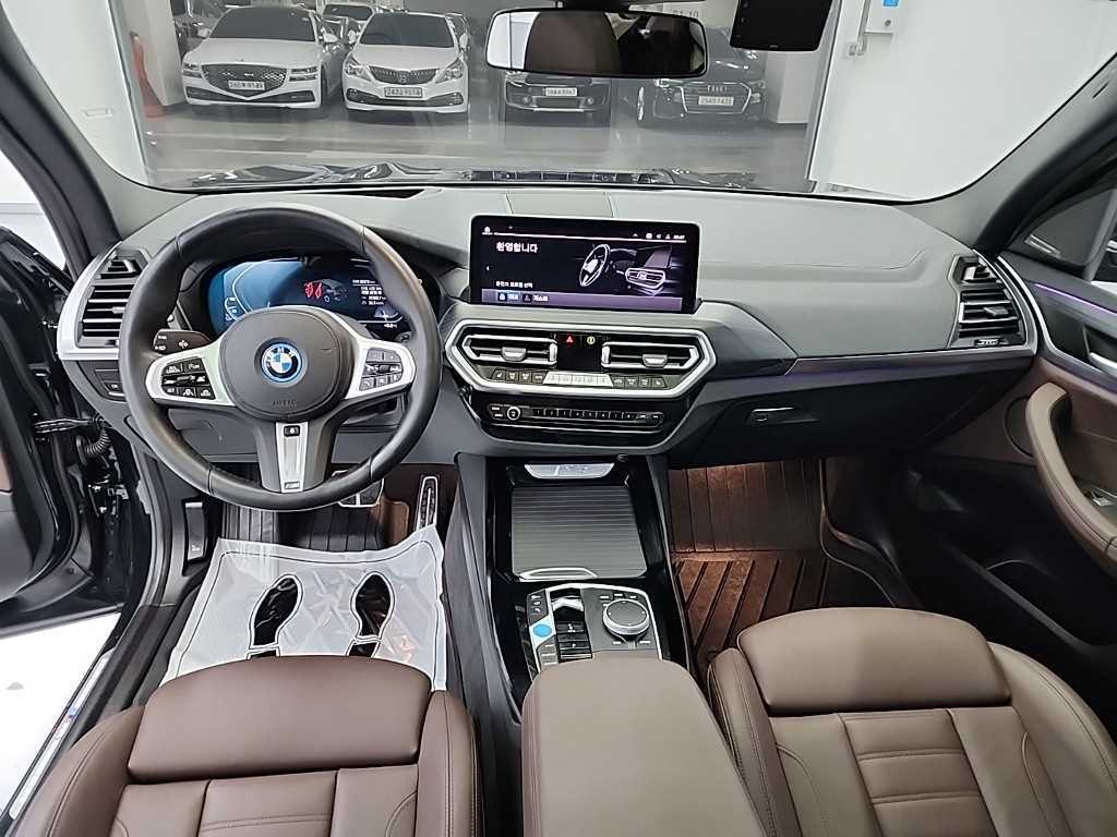 BMW iX3 - Vista 7