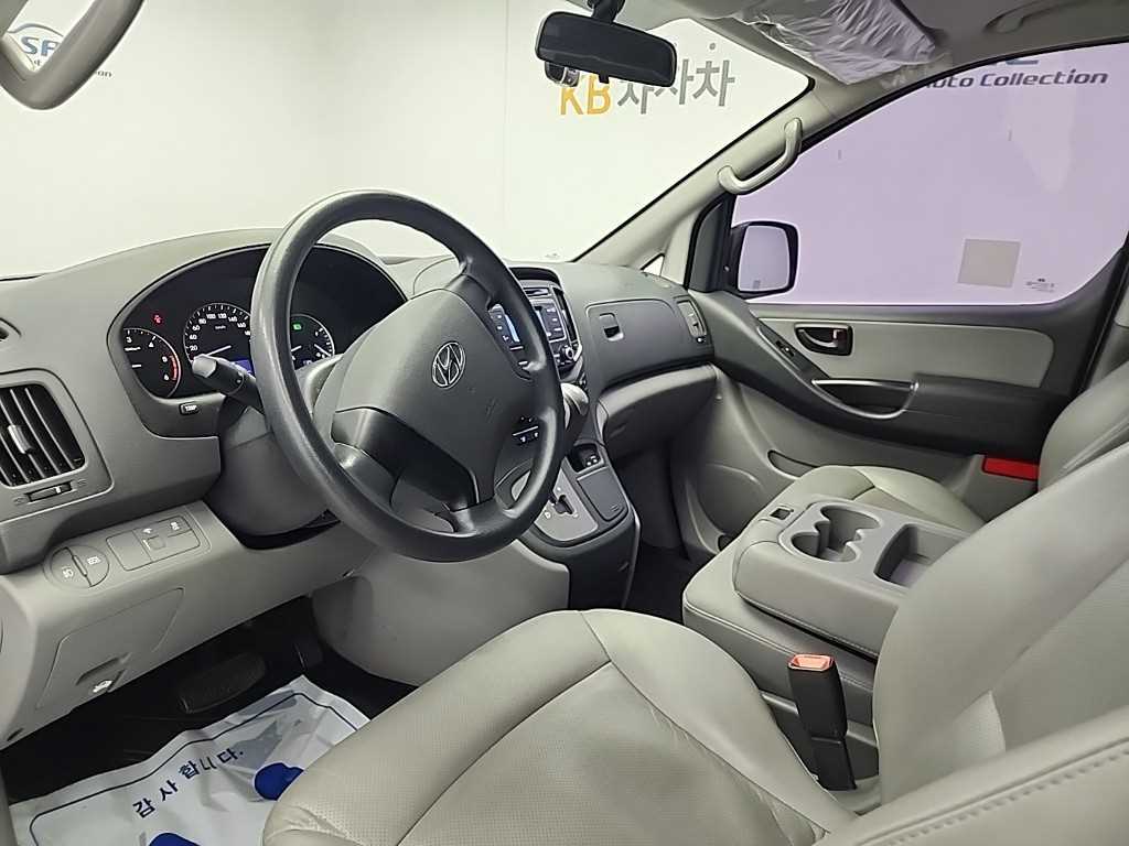 HYUNDAI Starex - Vista 7