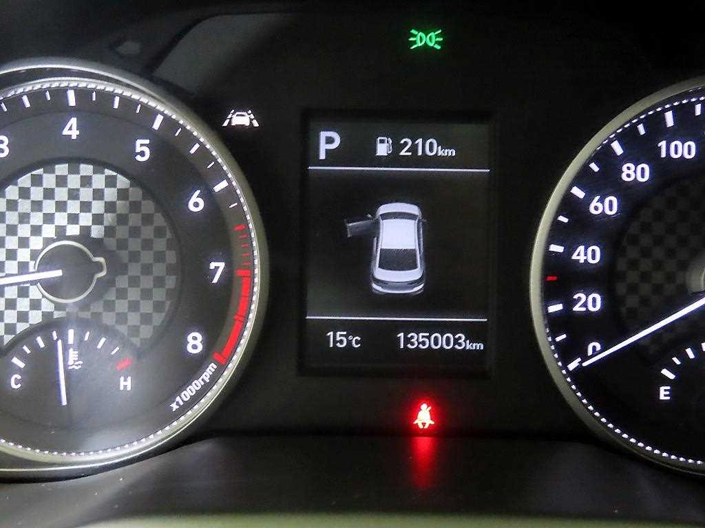 HYUNDAI Avante - Vista 9