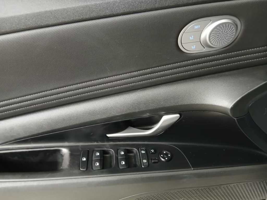 HYUNDAI Avante - Vista 12