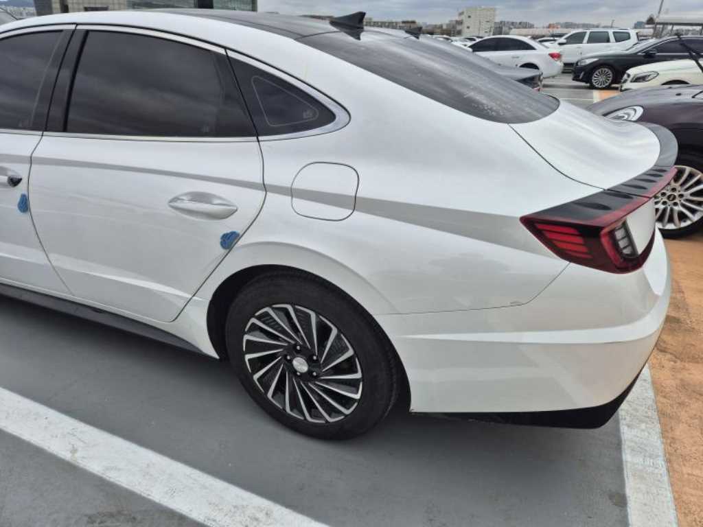 HYUNDAI Sonata - Vista 3