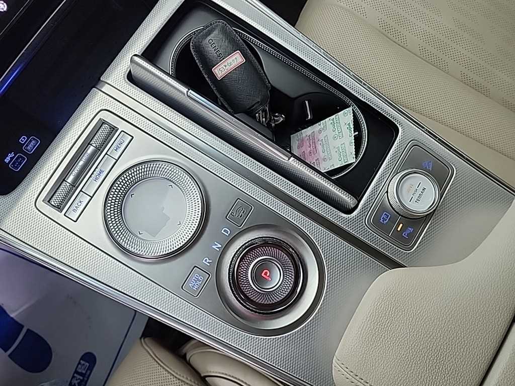 Genesis GV80 - Vista 8