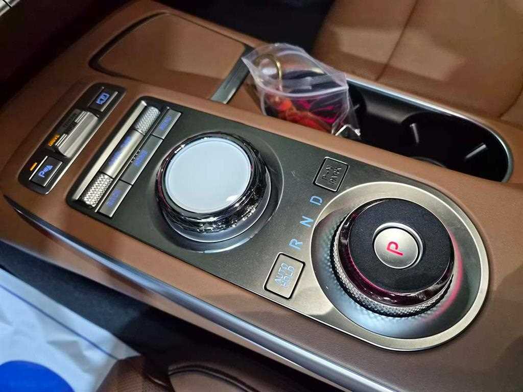 Genesis GV70 - Vista 11