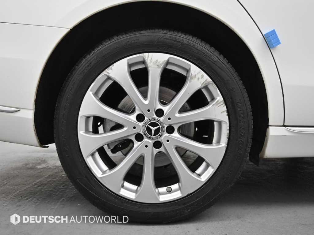 Mercedes Benz E class - Vista 5