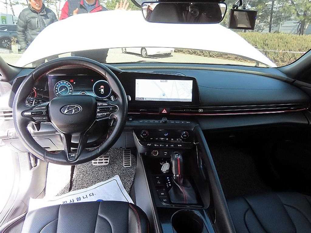 HYUNDAI Avante - Vista 7