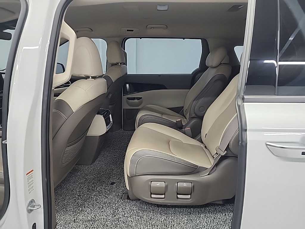 KIA Carnival - Vista 12
