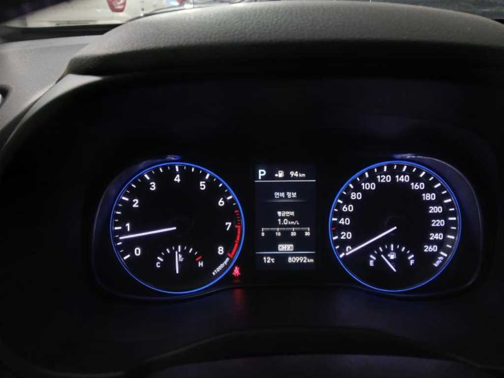 HYUNDAI Kona - Vista 9