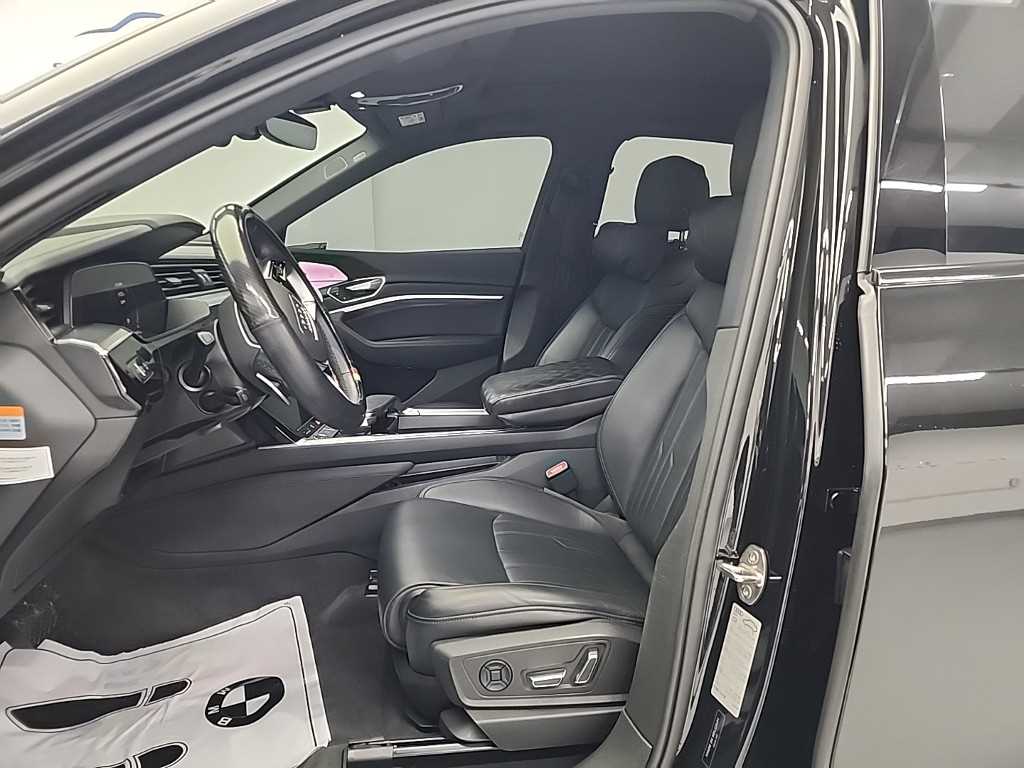 Audi e-Tron - Vista 11