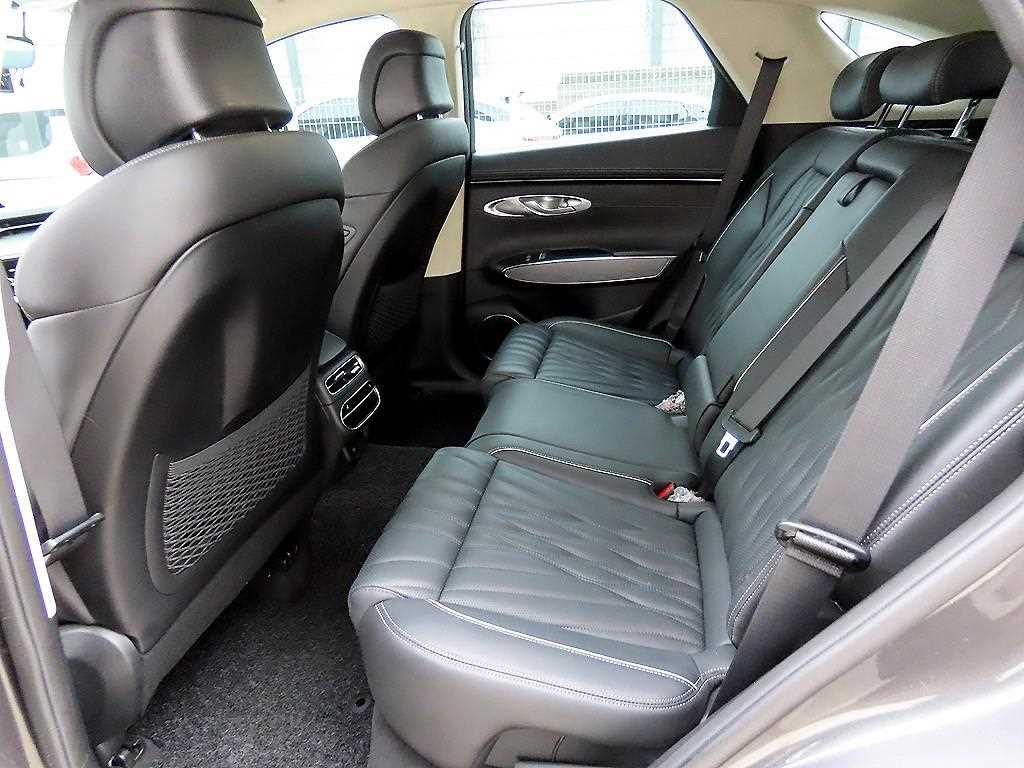 Genesis GV70 - Vista 6