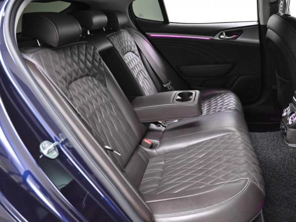 KIA Stinger - Vista 12