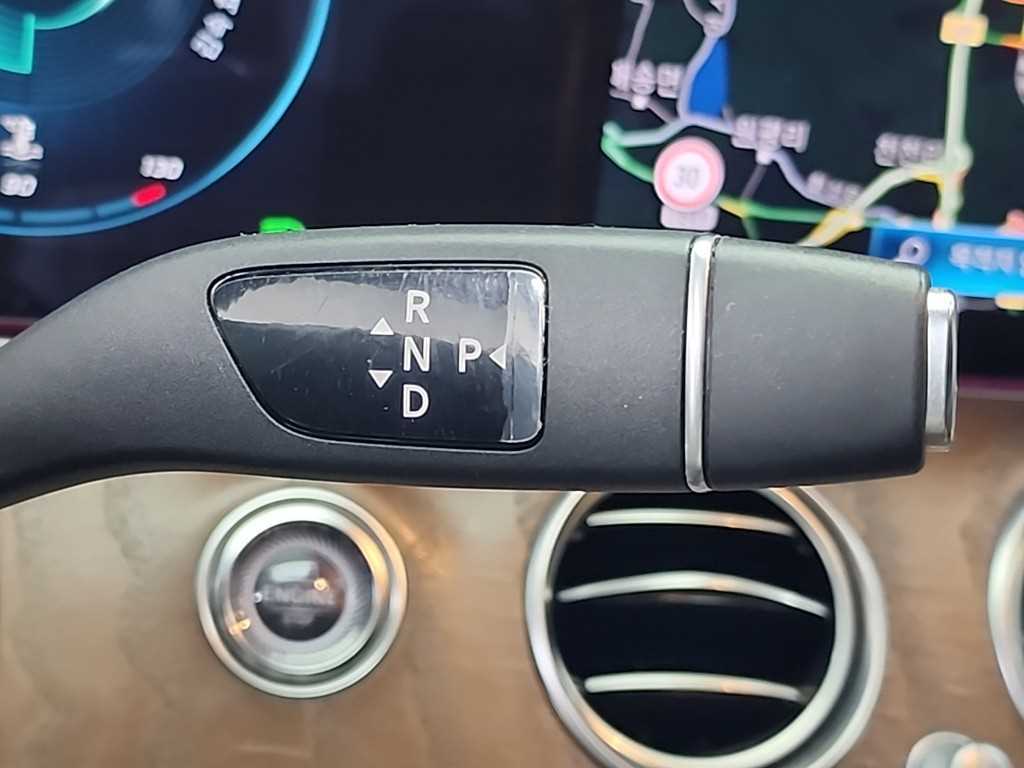 Mercedes Benz E class - Vista 8