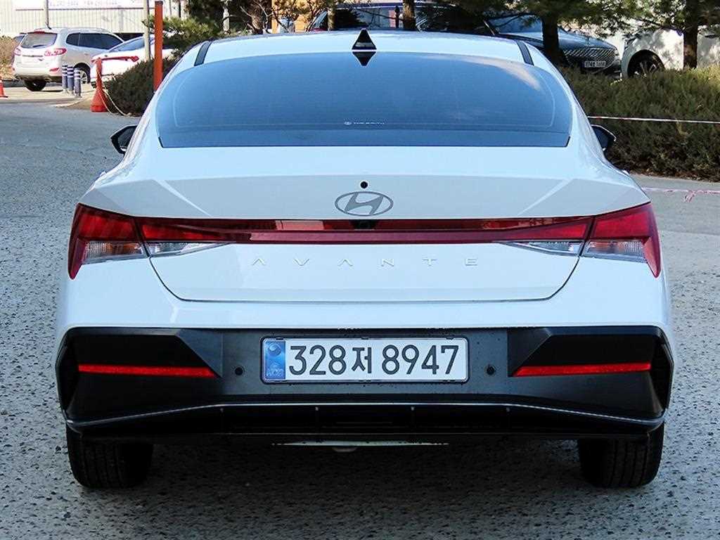 HYUNDAI Avante - Vista 4