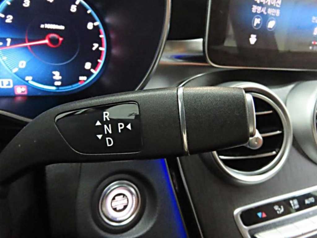 Mercedes Benz GLC Class 2021 Gris - Importación desde Corea - HF Imports Iquique - Foto 13