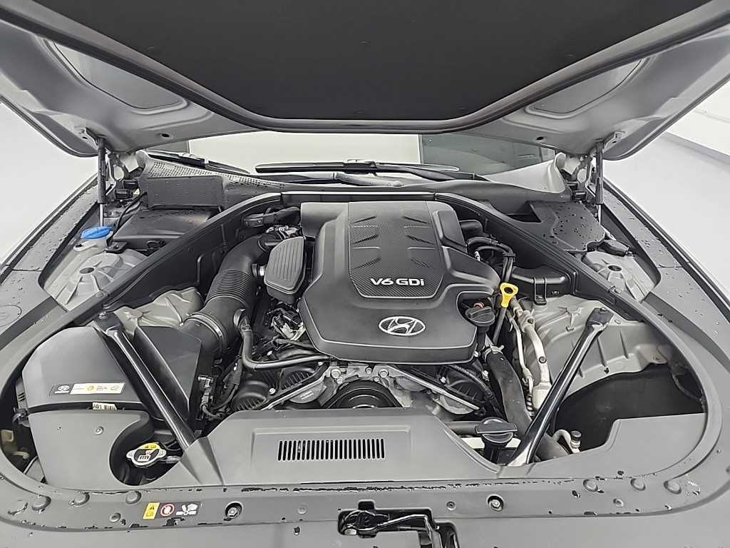 HYUNDAI Genesis - Vista 5