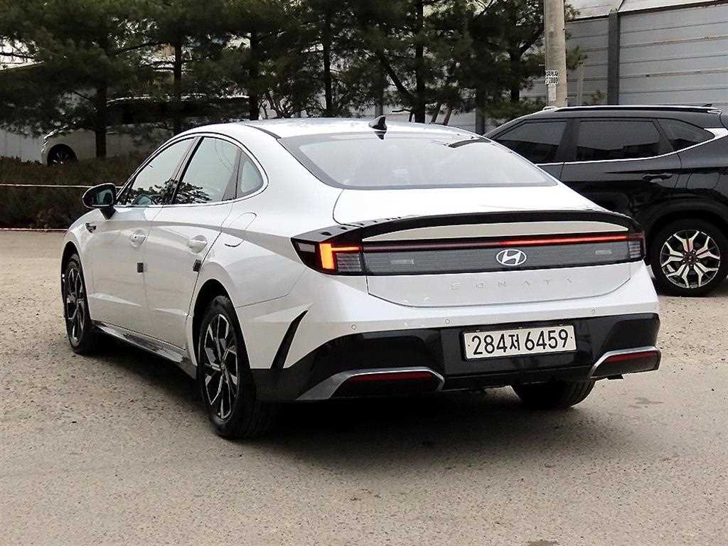 HYUNDAI Sonata - Vista 3