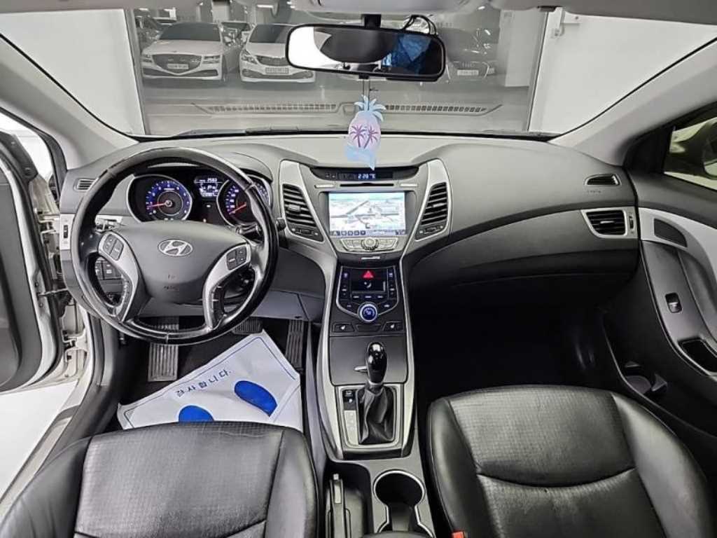 HYUNDAI Avante - Vista 7