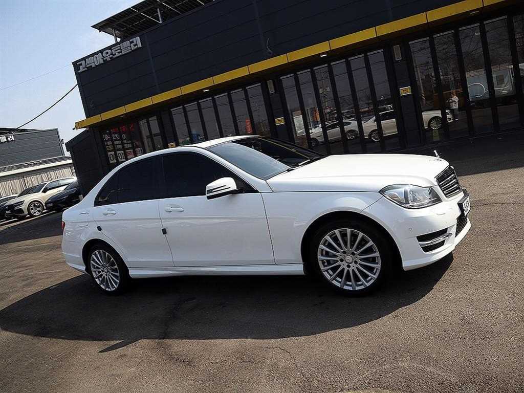 Mercedes Benz C Class 2014 Blanco - Importación desde Corea - HF Imports Iquique - Foto 20