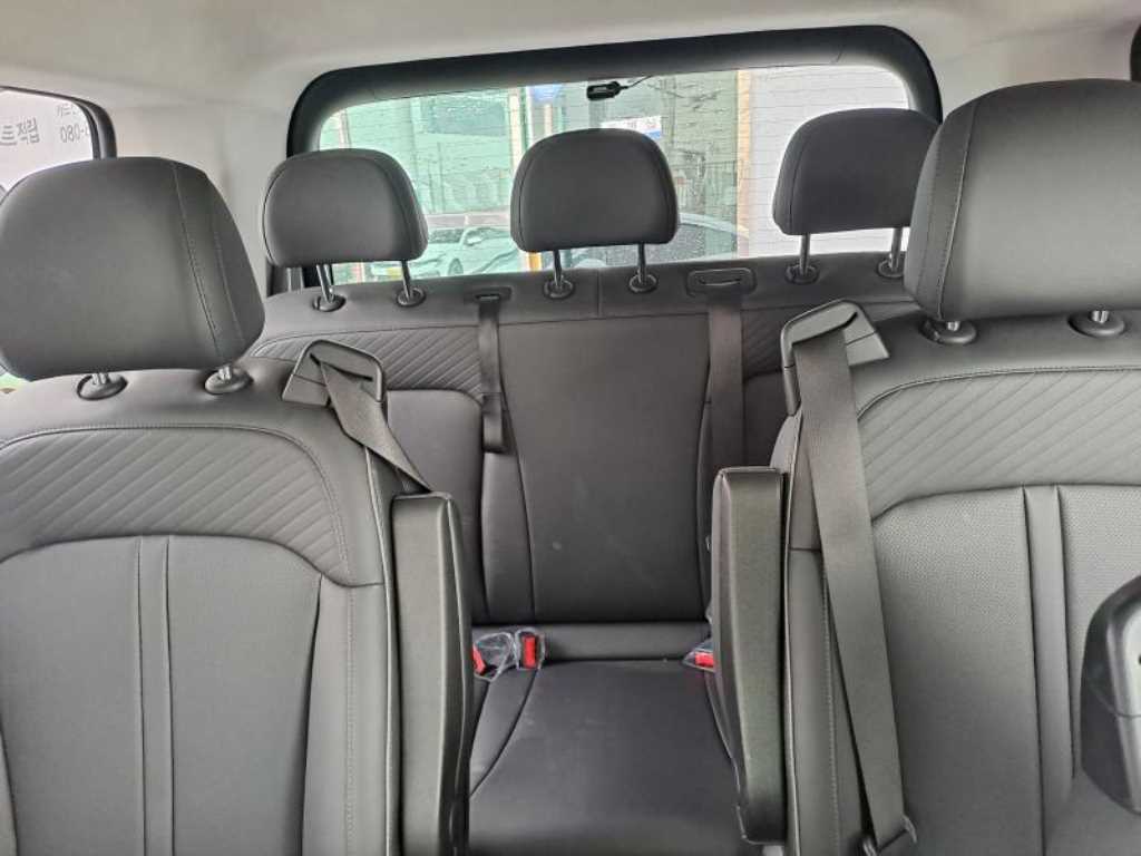 HYUNDAI Staria - Vista 8