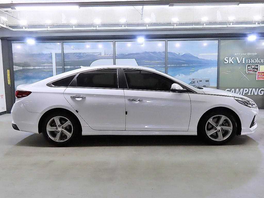 HYUNDAI Sonata - Vista 3