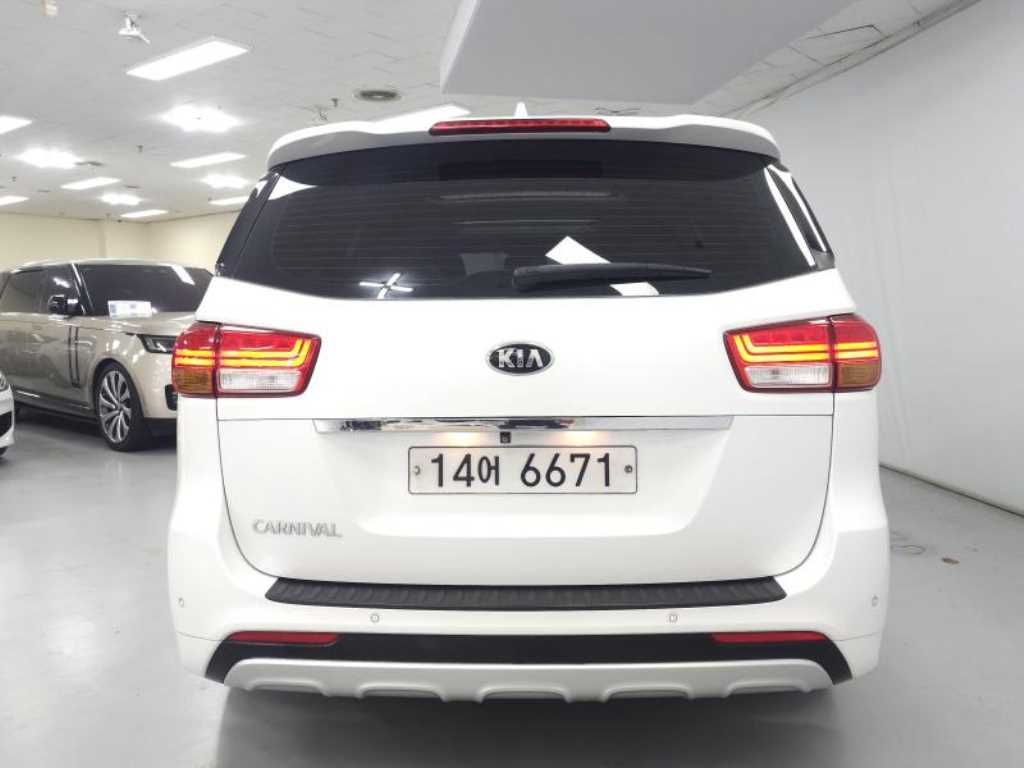 KIA Carnival - Vista 4