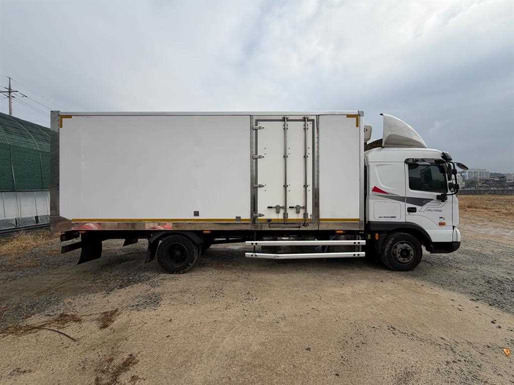 medium and large cargo truck 2024 Blanco - Importación desde Corea - HF Imports Iquique - Foto 1