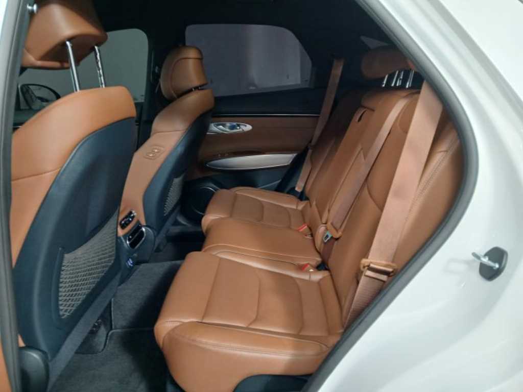 Genesis GV70 - Vista 7