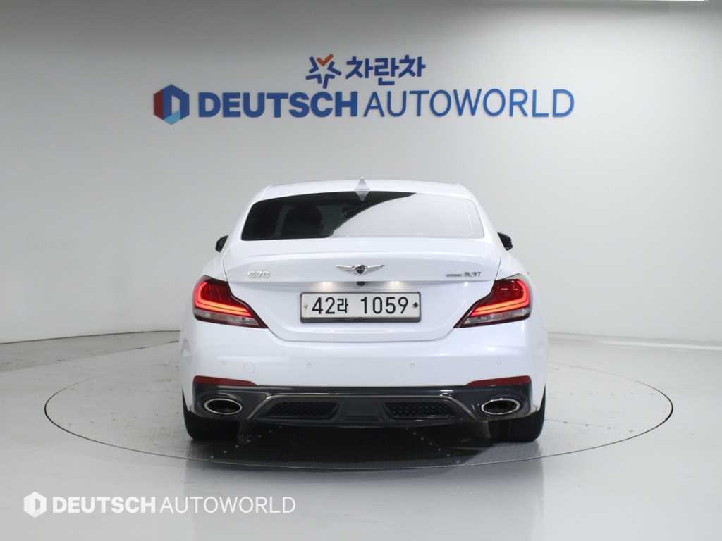 Genesis G70 - Vista 4