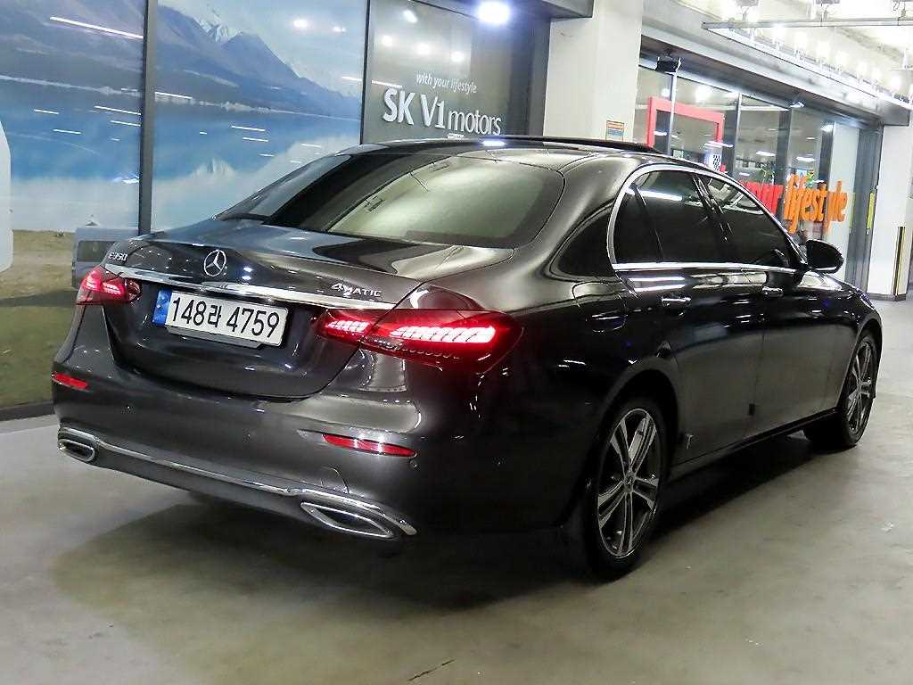 Mercedes Benz E class - Vista 4