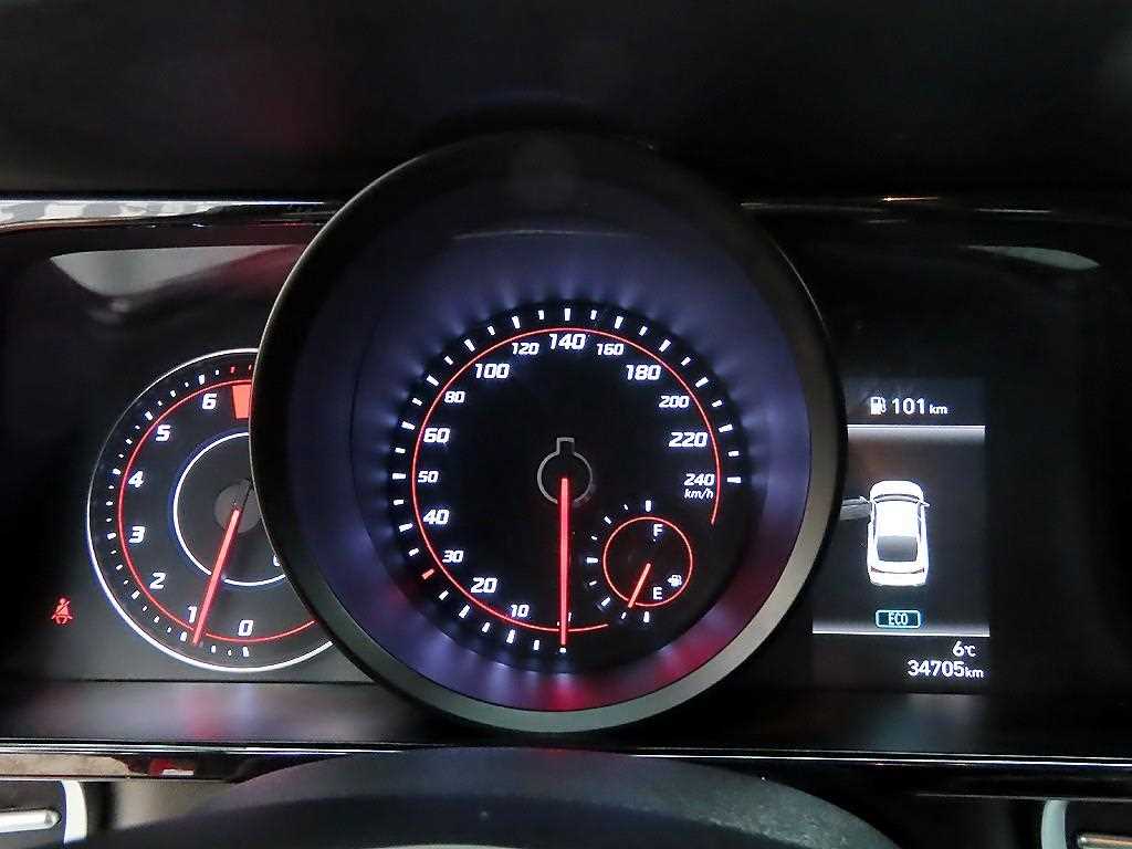 HYUNDAI Avante - Vista 9