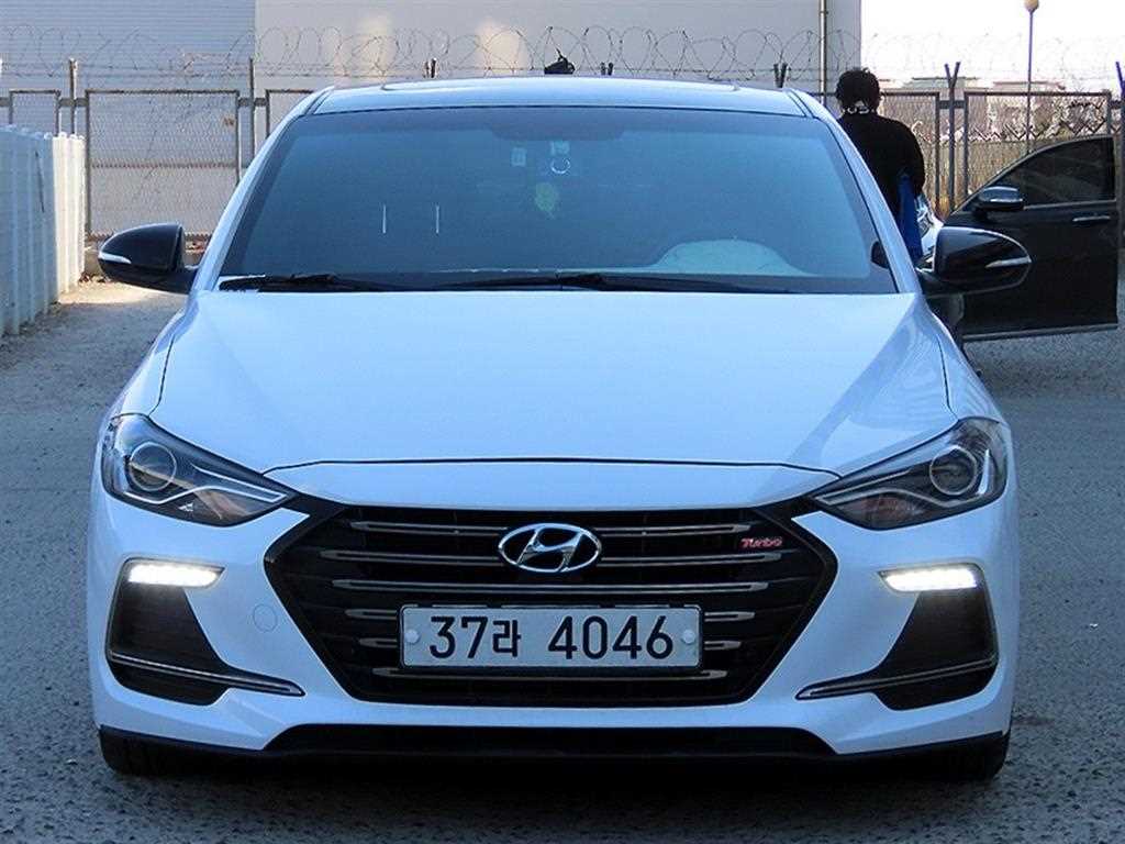 HYUNDAI Avante 2018 Blanco - Importación desde Corea - HF Imports Iquique - Foto 1