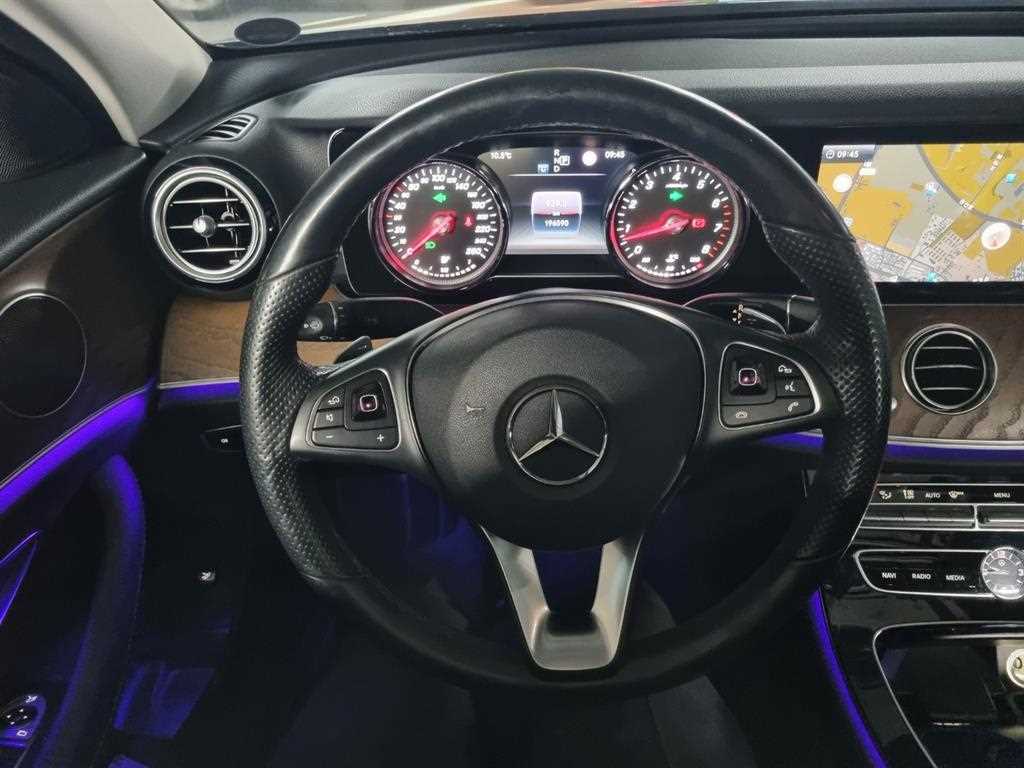 Mercedes Benz E class - Vista 9