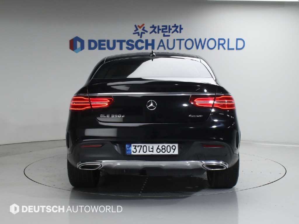 Mercedes Benz GLE Class - Vista 3