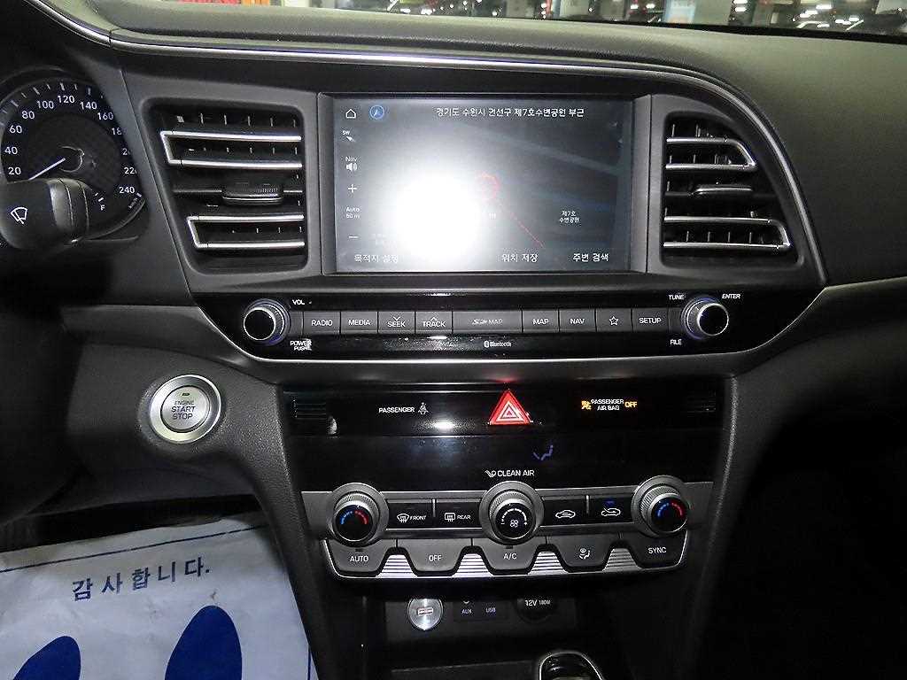 HYUNDAI Avante - Vista 11