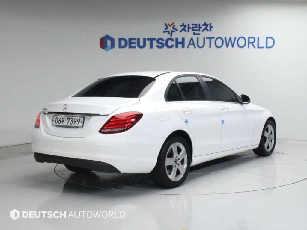 Mercedes Benz C Class - Vista 2