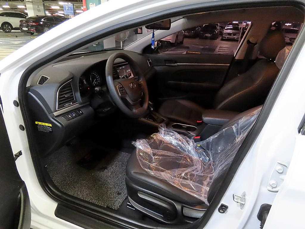 HYUNDAI Avante - Vista 6