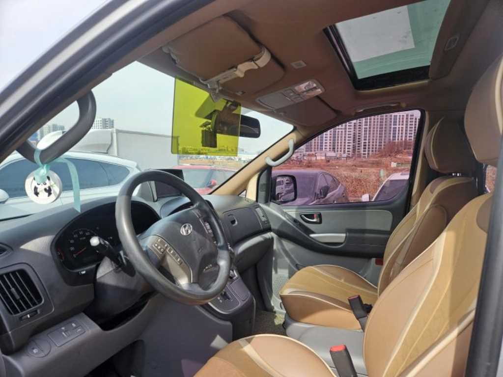 HYUNDAI Starex - Vista 5