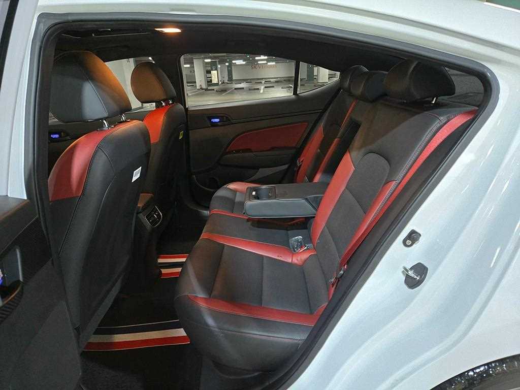 HYUNDAI Avante - Vista 7