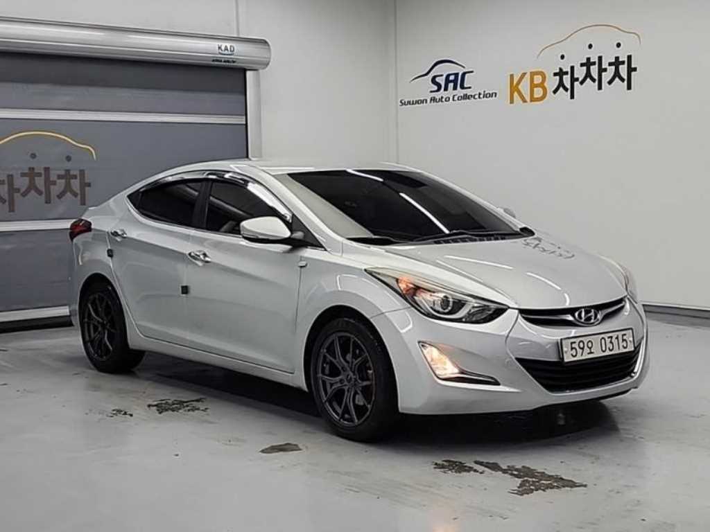 HYUNDAI Avante - Vista 4