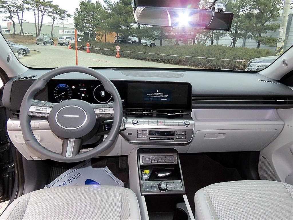 HYUNDAI Kona - Vista 7