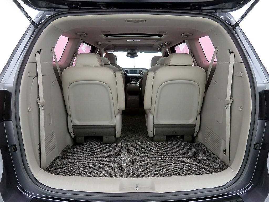 KIA Carnival - Vista 5