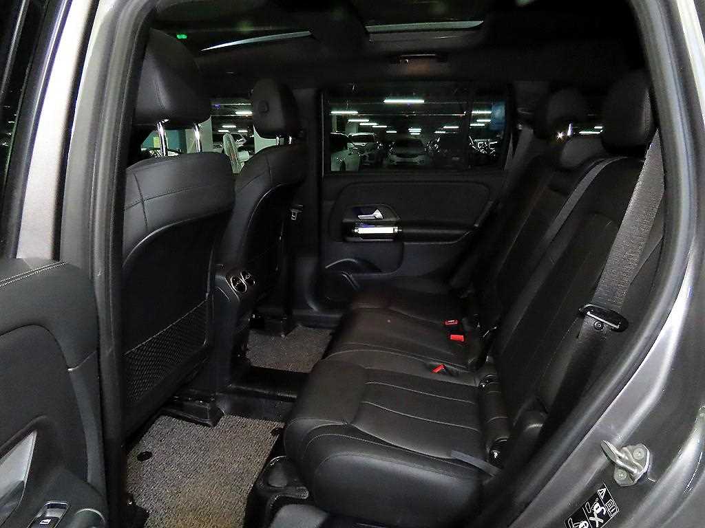 Mercedes Benz GLB Class - Vista 7