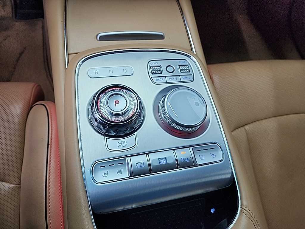 Genesis G90 - Vista 8