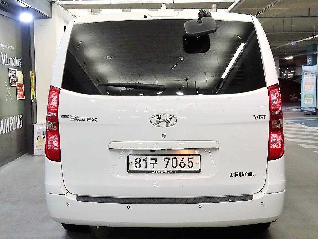 HYUNDAI Starex - Vista 5