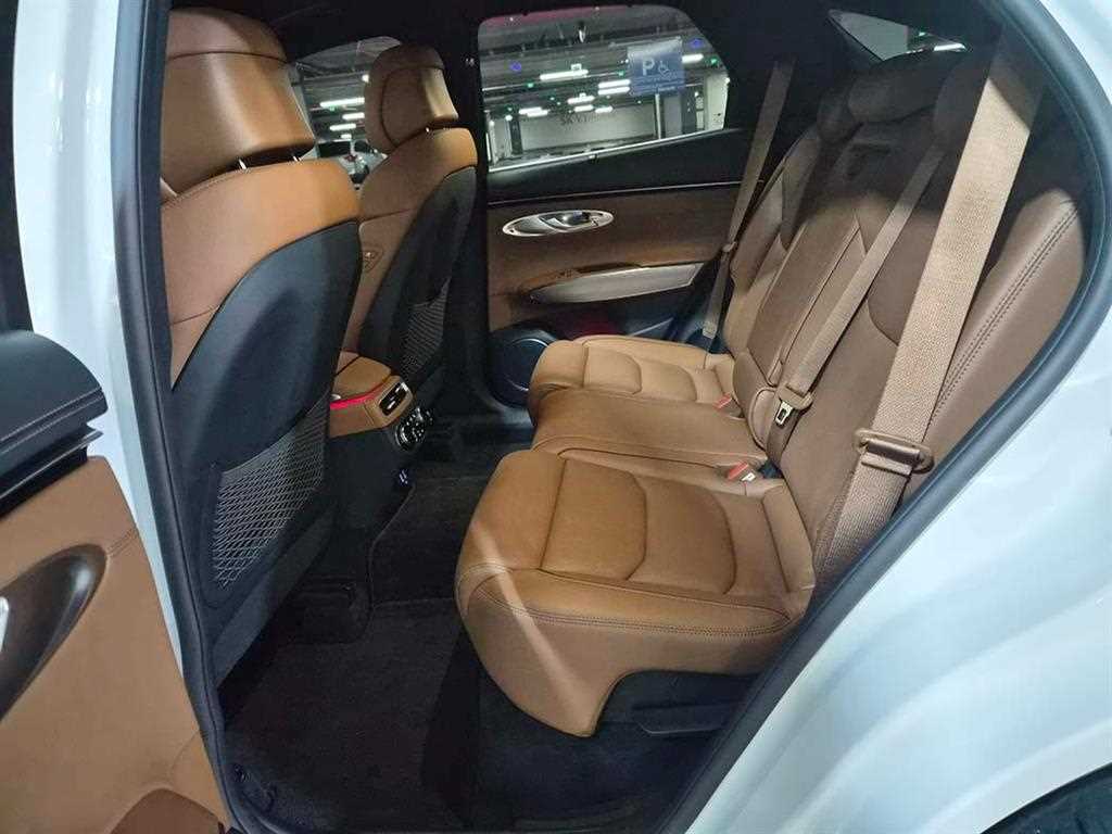 Genesis GV70 - Vista 7