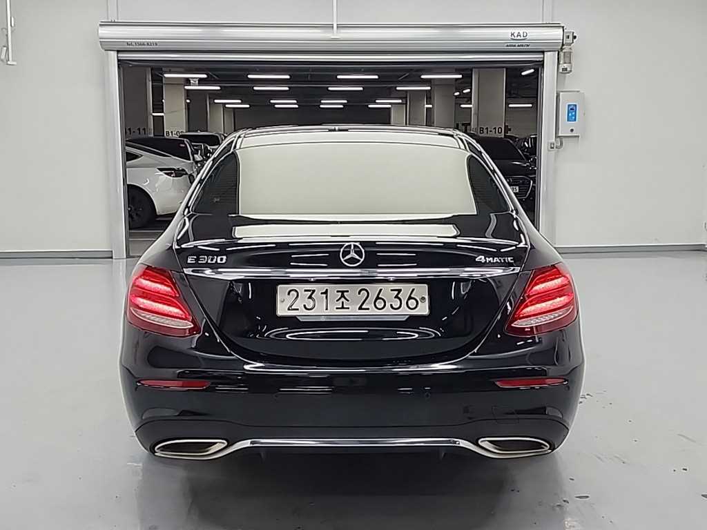 Mercedes Benz E class - Vista 3