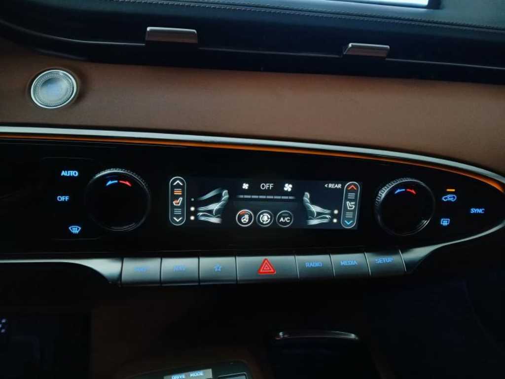 Genesis GV70 - Vista 11