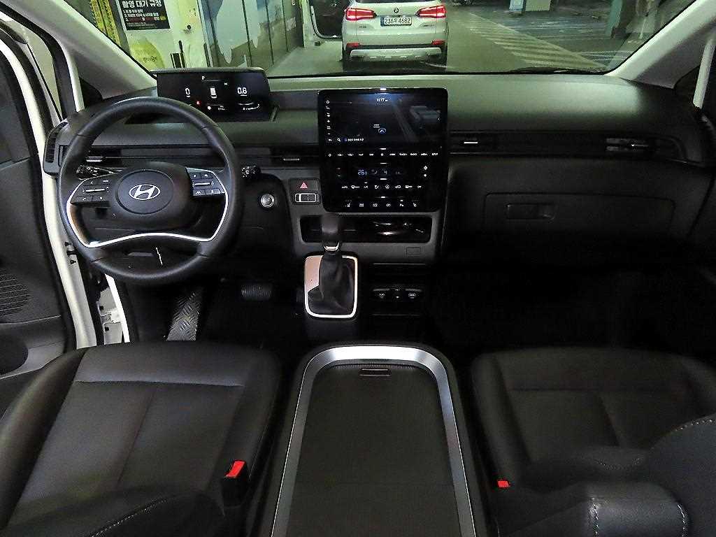 HYUNDAI Staria - Vista 10