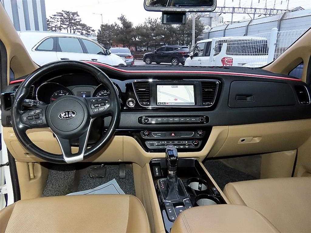 KIA Carnival - Vista 8